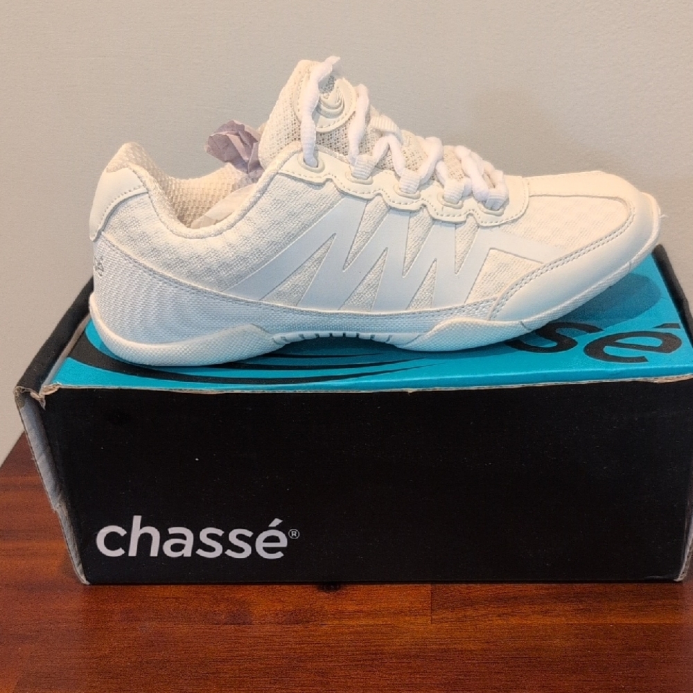 Chassé Apex Cheer Sneakers - NWT - Girls 6